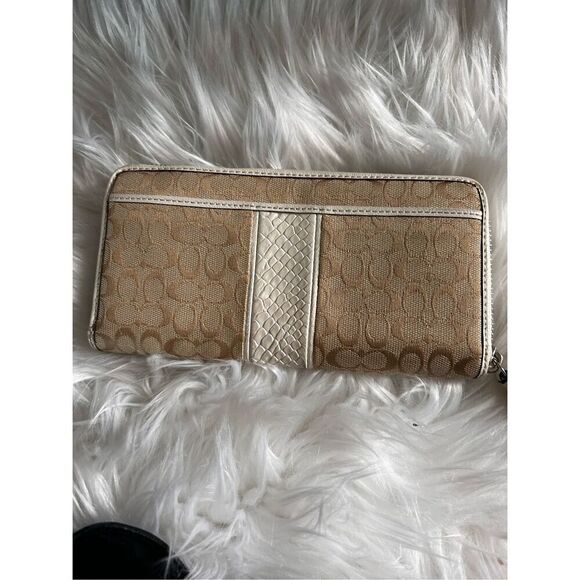 Coach tan and white wallet size 8x4 signature c - Picture 2 of 5